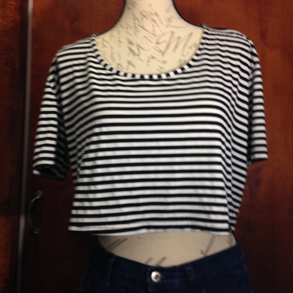 💥Stripped Crop Top with Ribbon Ties - Picture 3 of 6